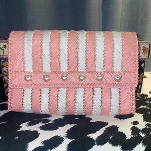 BTB Los Angeles Straw Clutch